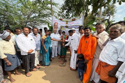 ಶುಕ್ರವಾರ ವಿವಿಧ ರಸ್ತೆ ಅಭಿವೃದ್ಧಿ ಕಾಮಗಾರಿಗೆ ಶಾಸಕ ಎನ್ ವೈ ಗೋಪಾಲಕೃಷ್ಣ ಶಂಕು ಸ್ಥಾಪನೆ ನೆರವೇರಿಸಿದರು.