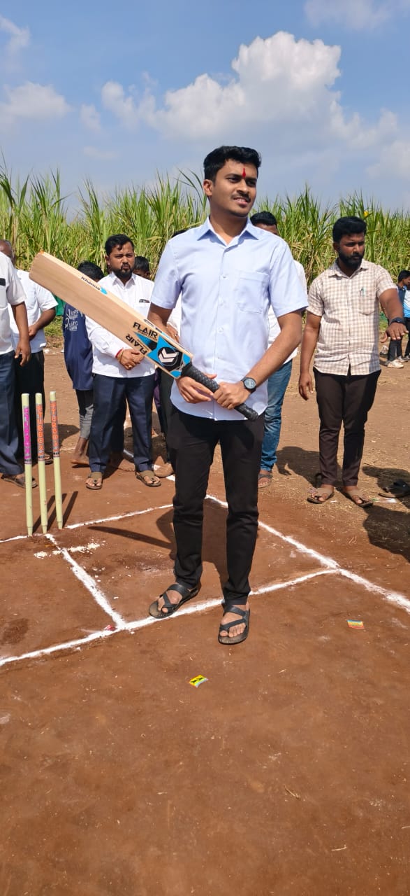 ಕರಗುಪ್ಪಿ ಗ್ರಾಮದ ರಾಹುಲ್ ಟ್ರೋಫಿ ಹಾಪ ಪೀಚ್ ಕ್ರಿಕೆಟ್ ಸ್ಪರ್ಧೆಗೆ ಚಾಲನೆ ಕರಗುಪ್ಪಿ ಗ್ರಾಮದ ರಾಹುಲ್ ಟ್ರೋಫಿ ಹಾಪ ಪೀಚ್ ಕ್ರಿಕೆಟ್ ಸ್ಪರ್ಧೆಗೆ ಚಾಲನೆ