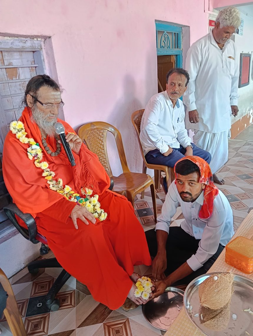 ‘ವಿದ್ಯೆ ಕಲಿಸಿದ ಗುರುಗಳನ್ನು ಸದಾ ಸ್ಮರಿಸುತ್ತಿರಬೇಕು’ ‘ವಿದ್ಯೆ ಕಲಿಸಿದ ಗುರುಗಳನ್ನು ಸದಾ ಸ್ಮರಿಸುತ್ತಿರಬೇಕು’