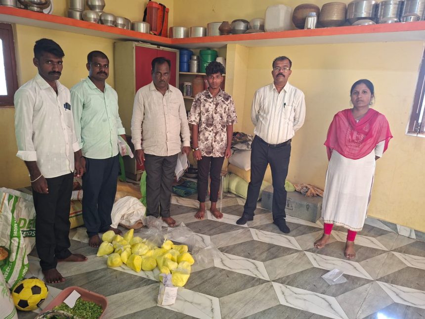 ಮದನಾ ಗ್ರಾಮದಲ್ಲಿ ಅಕ್ರಮ ಮದ್ಯ ಮಾರಾಟಗಾರರ ಬಂಧನ ಮದನಾ ಗ್ರಾಮದಲ್ಲಿ ಅಕ್ರಮ ಮದ್ಯ ಮಾರಾಟಗಾರರ ಬಂಧನ