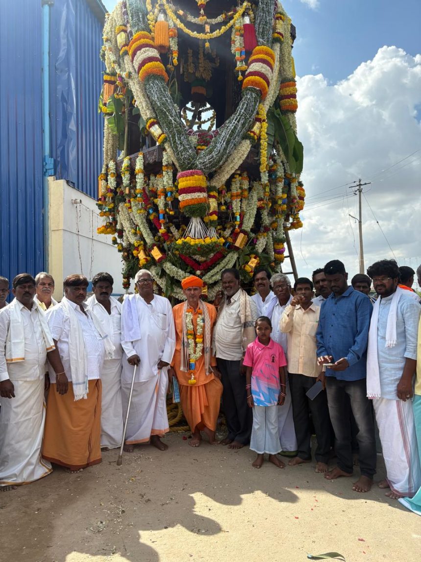 ವಿಜೃಂಭಣೆಯಿಂದ ಜರುಗಿದ ಶ್ರೀ ಬಸವೇಶ್ವರ ಸ್ವಾಮಿಯ ನೂತನ ರಥೋತ್ಸವ ವಿಜೃಂಭಣೆಯಿಂದ ಜರುಗಿದ ಶ್ರೀ ಬಸವೇಶ್ವರ ಸ್ವಾಮಿಯ ನೂತನ ರಥೋತ್ಸವ