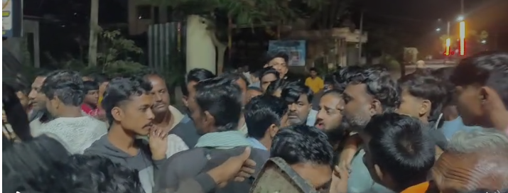 ಕಬ್ಬು ದರ ನಿಗದಿ ಮಾಡದ ಕಾರ್ಖಾನೆಗಳು! ಪಟ್ಟು ಬಿಡದ ರೈತ ಸಂಘಟನೆ ಕಬ್ಬು ದರ ನಿಗದಿ ಮಾಡದ ಕಾರ್ಖಾನೆಗಳು! ಪಟ್ಟು ಬಿಡದ ರೈತ ಸಂಘಟನೆ