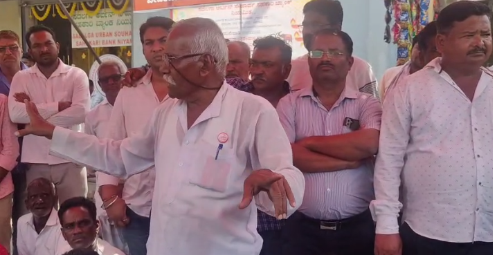 ಪಟ್ಟು ಬಿಡದ ರೈತ ಸಂಘಟನೆಯಿಂದ 4ನೇ ದಿನವೂ ವಾಹನ ತಡೆದು ಪ್ರತಿಭಟನೆ