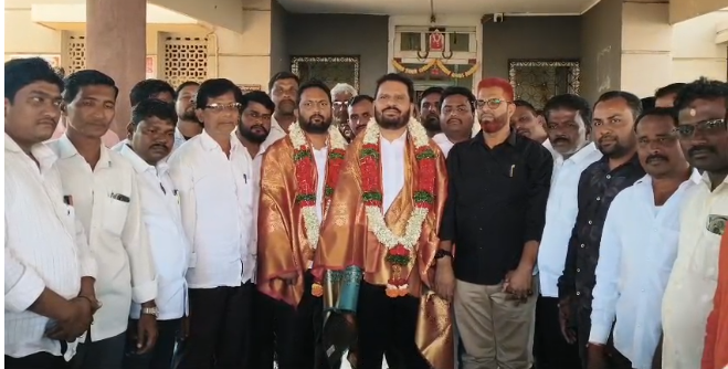 ರಾಜೇಶ್ವರ ಗ್ರಾಮದ ಮುಖಂಡರಿಂದ ಮಾಜಿ ಸಚಿವ ರಾಜಶೇಖರ್ ಪಾಟೀಲಗೆ ಸನ್ಮಾನ ರಾಜೇಶ್ವರ ಗ್ರಾಮದ ಮುಖಂಡರಿಂದ ಮಾಜಿ ಸಚಿವ ರಾಜಶೇಖರ್ ಪಾಟೀಲಗೆ ಸನ್ಮಾನ