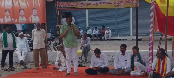 ಗಡಿಭಾಗದ ರೈತರ ಕಬ್ಬಿಗೆ ಯೋಗ್ಯ ದರ ಸಿಕ್ಕರೆ ನಮ್ಮ ಕಬ್ಬು ಮಹಾರಾಷ್ಟ್ರದತ್ತ : ಶೀತಲ ಪಾಟೀಲ ಗಡಿಭಾಗದ ರೈತರ ಕಬ್ಬಿಗೆ ಯೋಗ್ಯ ದರ ಸಿಕ್ಕರೆ ನಮ್ಮ ಕಬ್ಬು ಮಹಾರಾಷ್ಟ್ರದತ್ತ : ಶೀತಲ ಪಾಟೀಲ