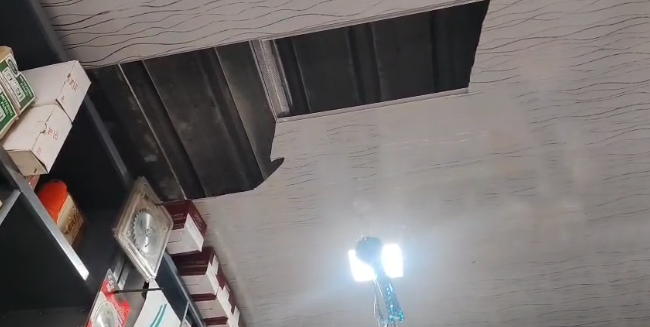 ಪಟ್ಟಣದಲ್ಲಿ ಮತ್ತೆ ತಡರಾತ್ರಿ ಸರಣಿ ಕಳ್ಳತನ ಪಟ್ಟಣದಲ್ಲಿ ಮತ್ತೆ ತಡರಾತ್ರಿ ಸರಣಿ ಕಳ್ಳತನ