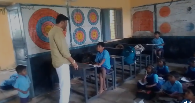 ಗ್ರಾ.ಪಂ. ಅಧಿಕಾರಿಗಳಿಂದ ವಿದ್ಯಾರ್ಥಿಗಳ ಸಮಸ್ಯೆಗಳ ಆಲಿಕೆ ಗ್ರಾ.ಪಂ. ಅಧಿಕಾರಿಗಳಿಂದ ವಿದ್ಯಾರ್ಥಿಗಳ ಸಮಸ್ಯೆಗಳ ಆಲಿಕೆ