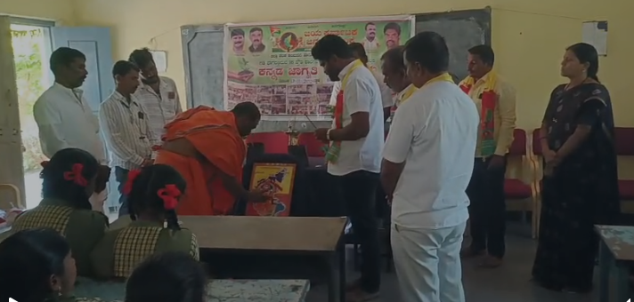 ಸರಕಾರಿ ಪ್ರೌಡ ಶಾಲೆಯಲ್ಲಿ ಸಸಿ ನೆಡುವ ಕಾರ್ಯಕ್ರಮ