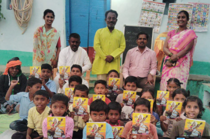 ಏಕಲ್ ಅಭಿಯಾನ ಮುಧೋಳ ಸಂಚ್ ವತಿಯಿಂದ ಶಾಲಾ ಮಕ್ಕಳಿಗೆ ನೋಟ್ ಬುಕ್ ವಿತರಣೆ