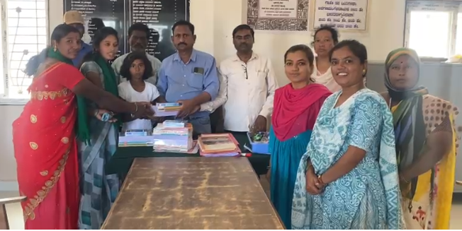 ತನಿಷ್ಕಾ ಜನ್ಮದಿನದ ನಿಮಿತ್ತ ನೋಟಬುಕ್ , ಪೆನ್ನು ವಿತರಣೆ ತನಿಷ್ಕಾ ಜನ್ಮದಿನದ ನಿಮಿತ್ತ ನೋಟಬುಕ್ , ಪೆನ್ನು ವಿತರಣೆ