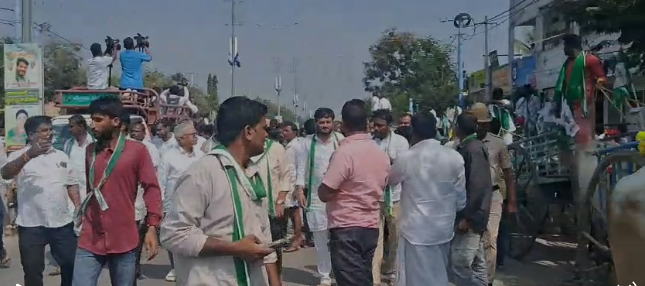 ಎರಡನೇ ಬೆಳಗೆ ನೀರು ಬಿಡಿ! ಅಥವಾ ಪರಿಹಾರ ಕೊಡಿ!