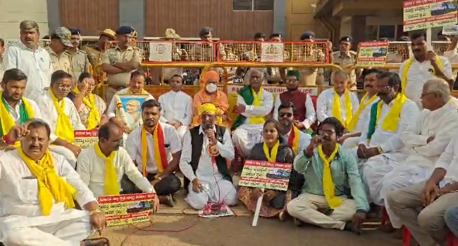 ಲೋಕಾಪುರ ದಿಂದ ಧಾರವಾಡ ವರೆಗೆ ರೈಲ್ವೆ ಮಾರ್ಗದ ಕುರಿತು ಸರ್ವೆ ನಡೆಸಲು ಒತ್ತಾಯಿ