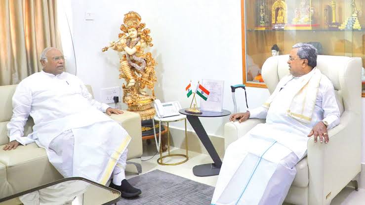 ಇಂದು ರಾತ್ರಿ 8 ಗಂಟೆಗೆ ಖರ್ಗೆ ಭೇಟಿಯಾಗಲಿರುವ ಸಿದ್ದರಾಮಯ್ಯ : ಅಂತಿಮ ಹಂತಕ್ಕೆ ಸಿಎಂ ಫೈಟ್..?