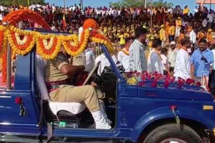 ಸಚಿವ ಆರ್ ಬಿ ತಿಮ್ಮಾಪುರ ಕನ್ನಡ ರಾಜ್ಯೋತ್ಸವ ಪರೇಡ್ ವೇಳೆ ಕೆಟ್ಟು ನಿಂತ ವಾಹನ 