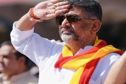 ಎಲ್ಲ ಖಾಸಗಿ, ಸರ್ಕಾರಿ ಕಟ್ಟಡಗಳಲ್ಲಿ ತಿಂಗಳಿಡೀ ಕನ್ನಡ ಬಾವುಟ ಕಡ್ಡಾಯ : ಡಿ. ಕೆ ಶಿವಕುಮಾರ್ 