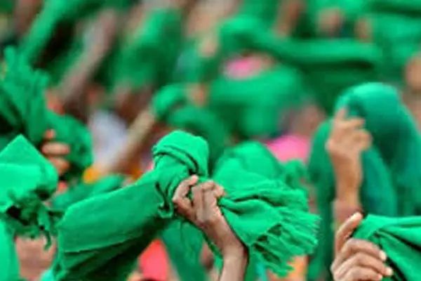 ಪ್ರತಿ ಟನ್ ಗೆ 3500 ರೂ. ಬೆಲೆ ನಿಗದಿಗೆ ಆಗ್ರಹಿಸಿ ಬೈಲಹೊಂಗಲ ಪ್ರತಿಭಟನೆ ಪ್ರತಿ ಟನ್ ಗೆ 3500 ರೂ. ಬೆಲೆ ನಿಗದಿಗೆ ಆಗ್ರಹಿಸಿ ಬೈಲಹೊಂಗಲ ಪ್ರತಿಭಟನೆ