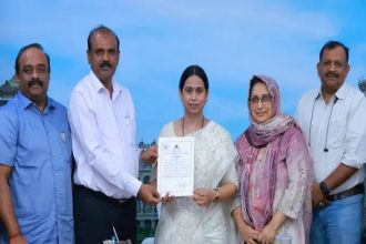 ಗೃಹಲಕ್ಷ್ಮಿ ಸಹಕಾರ ಸಂಘ ನೋಂದಣಿ ಪ್ರಮಾಣ ಪತ್ರ ಸಚಿವೆ ಹೆಬ್ಬಾಳಕರ್ ಗೆ ಹಸ್ತಾಂತರ 