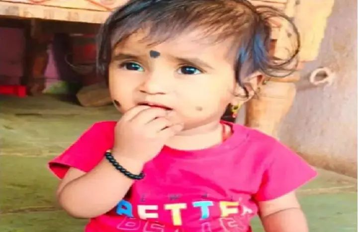 KSRTC ಬಸ್ ಹರಿದು ಹೆಣ್ಣು ಮಗು ಸ್ಥಳದಲ್ಲೇ ಸಾವು KSRTC ಬಸ್ ಹರಿದು ಹೆಣ್ಣು ಮಗು ಸ್ಥಳದಲ್ಲೇ ಸಾವು