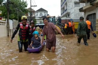 ದಕ್ಷಿಣ ಥೈಲ್ಯಾಂಡ್’ನಲ್ಲಿ ಭಾರಿ ಪ್ರವಾಹ: ಕನಿಷ್ಠ 145 ಜನರು ಸಾವು