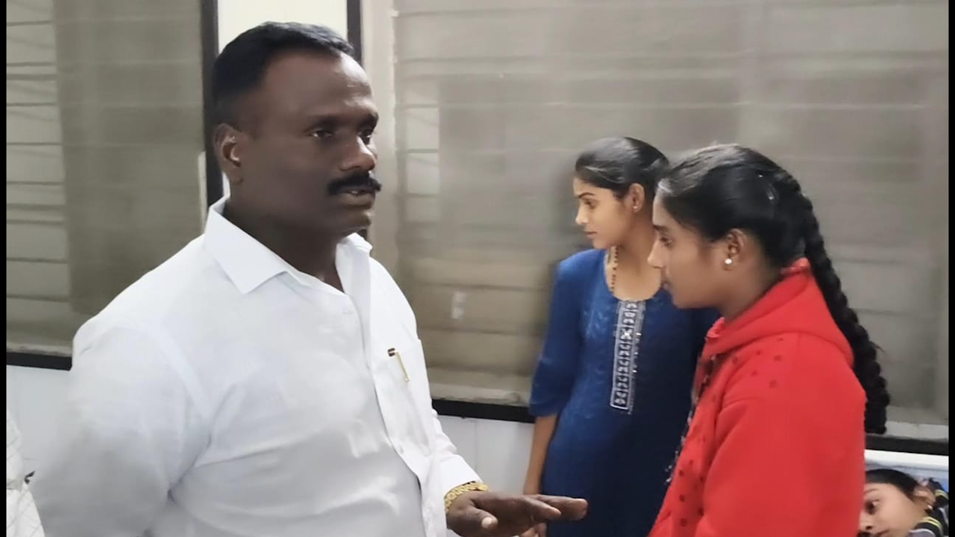 ಗುರುಮಠಕಲ್ ಬಾಲಕಿಯರ ವಸತಿ ನಿಲಯದಲ್ಲಿ 30 ವಿದ್ಯಾರ್ಥಿನಿಯರು ಅಸ್ವಸ್ಥ ಗುರುಮಠಕಲ್ ಬಾಲಕಿಯರ ವಸತಿ ನಿಲಯದಲ್ಲಿ 30 ವಿದ್ಯಾರ್ಥಿನಿಯರು ಅಸ್ವಸ್ಥ