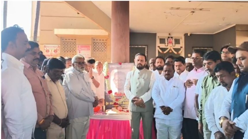 ಯುವ ಸಮಾಜಕ್ಕೆ ಮಾದರಿಯಾಗಿದ್ದ ದಿವಂಗತ ಶಾಮನೂರು ಶಿವಶಂಕರಪ್ಪ ಯುವ ಸಮಾಜಕ್ಕೆ ಮಾದರಿಯಾಗಿದ್ದ ದಿವಂಗತ ಶಾಮನೂರು ಶಿವಶಂಕರಪ್ಪ