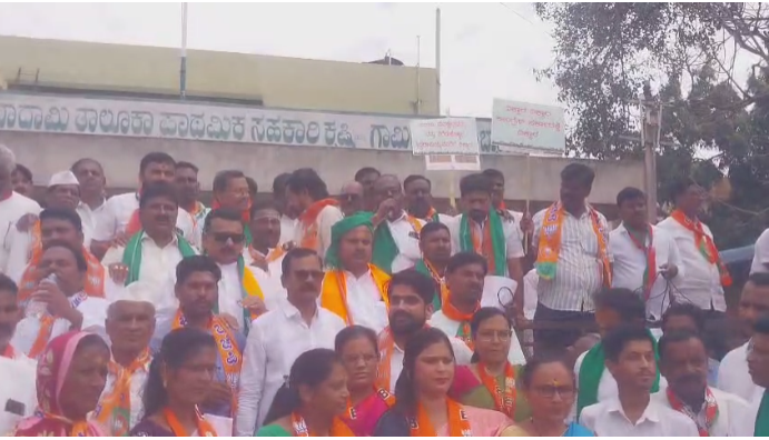 ರೈತರ ಪರವಾಗಿ ಬಿ.ಜೆ.ಪಿ ರೈತ ಮೋರ್ಚಾ ಪ್ರತಿಭಟನೆ :ಎತ್ತಿನ ಬಂಡಿಯಲ್ಲಿ ಸರ್ಕಾರ ವಿರುದ್ಧ ಘೋಷಣೆ