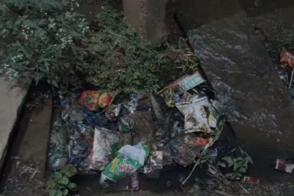 ಗಬ್ಬೆದ್ದು ನಾರುತ್ತಿರುವ ಗಟಾರುಗಳು:ಕ್ಯಾರೇ ಎನ್ನದ ಅಧಿಕಾರಿಗಳು