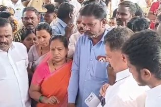 ಸಮಸ್ಯೆ ಕುರಿತು ತಿಳಿಸಲು ಬಂದ ಮಹಿಳೆ ಮತ್ತು ಮಾಜಿ ಶಾಸಕ ಎ.ಪಾಪಾರೆಡ್ಡಿ ಅವರ ಮದ್ಯೆ ವಾಗ್ವಾದ