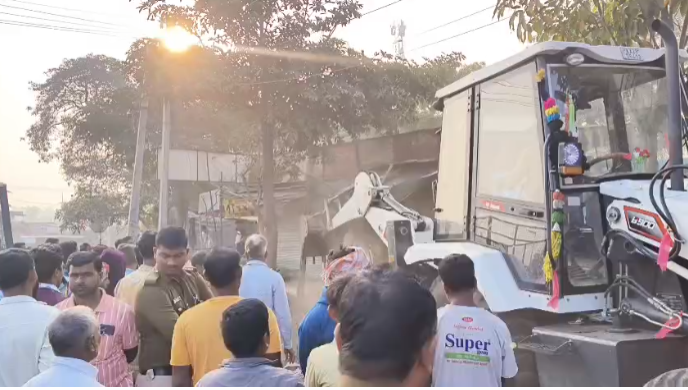 ಬೆಳ್ಳಂ ಬೆಳಿಗ್ಗೆ ಪಟ್ಟಣದಲ್ಲಿ ಜೆಸಿಬಿ ಘರ್ಜಿಸಿದ್ದು, ಫುಟ್ ಪಾತ್ ಒತ್ತುವರಿ ತೆರವು ಬೆಳ್ಳಂ ಬೆಳಿಗ್ಗೆ ಪಟ್ಟಣದಲ್ಲಿ ಜೆಸಿಬಿ ಘರ್ಜಿಸಿದ್ದು, ಫುಟ್ ಪಾತ್ ಒತ್ತುವರಿ ತೆರವು