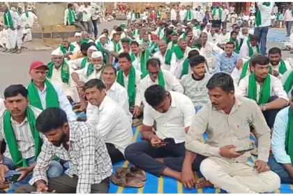 ರಸ್ತೆ ತಡೆದು ರೈತರ ಪ್ರತಿಭಟನೆ