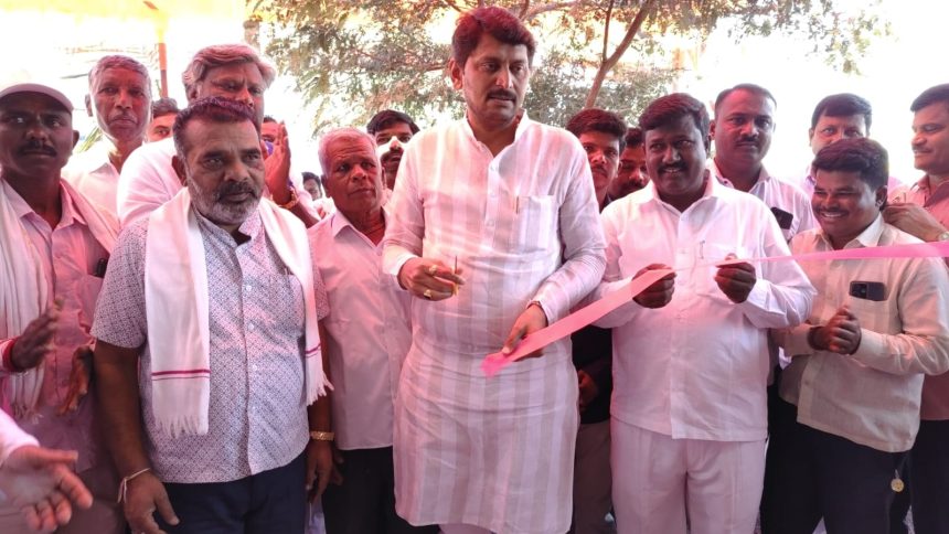 ಆರ್.‌ಕೆ. ಎಂಟರ್‌ಪ್ರೈಸೀಸ್‌ ಉದ್ಘಾಟಿಸಿದ ಯುವ ಮುಖಂಡ ಚಿದಾನಂದ ಸವದಿ