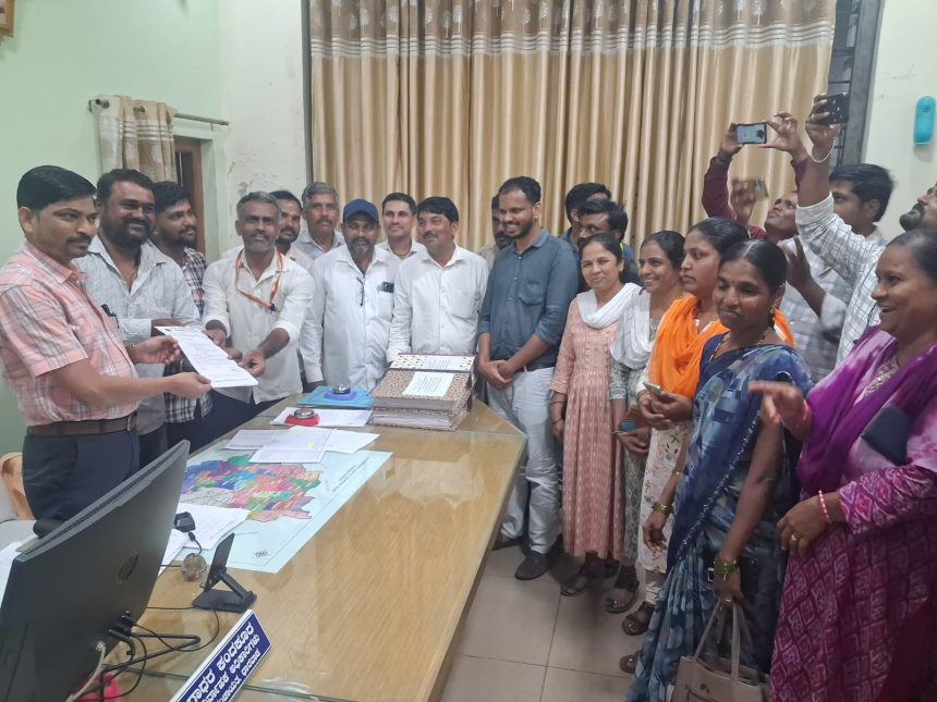 ಗ್ರಾಮ ಪಂಚಾಯತ ನೌಕರರ ಈ ಎಸ್ ಐ ಮತ್ತು ಫಿ ಎಫ್ ಅನುಷ್ಠಾನ ಮಾಡುವಂತೆ ಮನವಿ