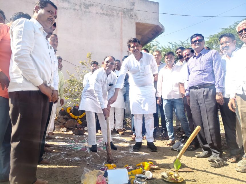 ಸಮುದಾಯ ಭವನ ಕಾಮಗಾರಿ ಚಾಲನೆ ಸಮುದಾಯ ಭವನ ಕಾಮಗಾರಿ ಚಾಲನೆ