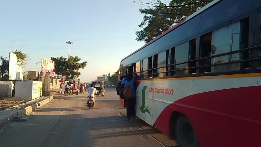 ಸೇಡಂ ತಾಲೂಕಿನಾದ್ಯಂತ ಮಕ್ಕಳ ಜೀವದ ಜೊತೆ ಆಟವಾಡುತ್ತಿರುವ ಸಾರಿಗೆ ಇಲಾಖೆ ಸೇಡಂ ತಾಲೂಕಿನಾದ್ಯಂತ ಮಕ್ಕಳ ಜೀವದ ಜೊತೆ ಆಟವಾಡುತ್ತಿರುವ ಸಾರಿಗೆ ಇಲಾಖೆ