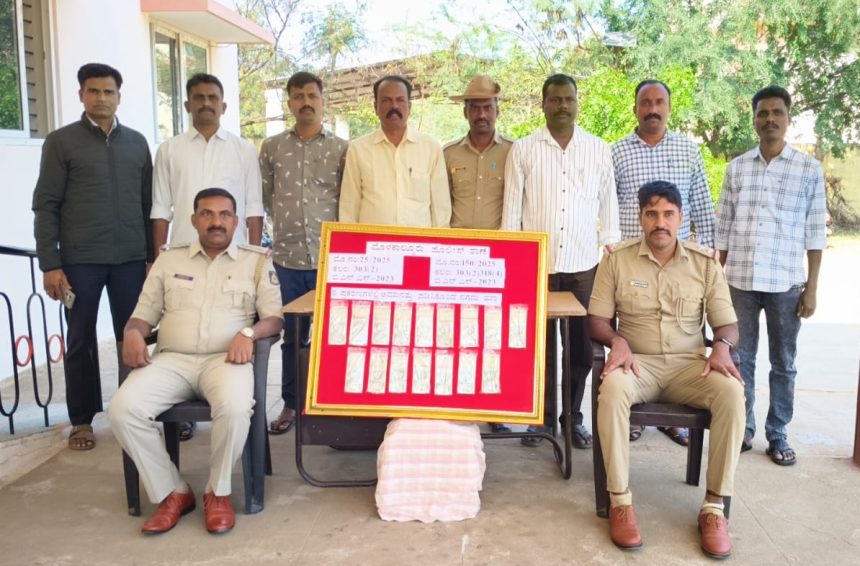 ಬ್ಯಾಂಕಿನಿಂದ ಹಣ ಪಡೆದುಕೊಂಡು ಬರುತ್ತಿವರನ್ನು ಟಾರ್ಗೆಟ್ ಮಾಡುತ್ತಿದ್ದ ಖದೀಮರ ಬಂಧನ ಬ್ಯಾಂಕಿನಿಂದ ಹಣ ಪಡೆದುಕೊಂಡು ಬರುತ್ತಿವರನ್ನು ಟಾರ್ಗೆಟ್ ಮಾಡುತ್ತಿದ್ದ ಖದೀಮರ ಬಂಧನ