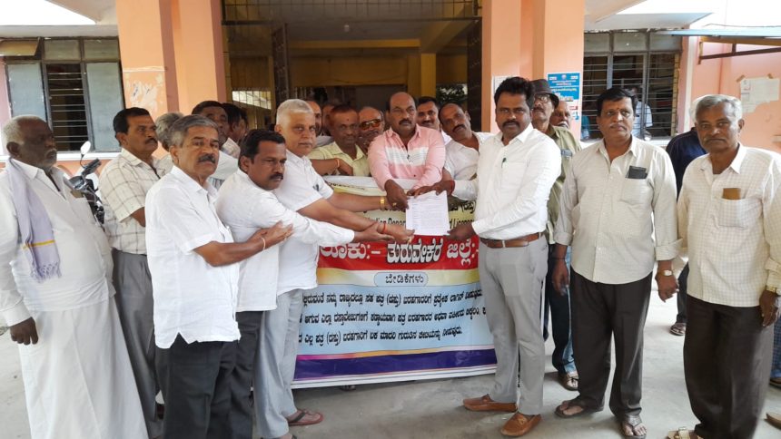 ವಿವಿಧ ಬೇಡಿಕೆಗಳಿಗೆ ಒತ್ತಾಯಿಸಿ ಡಿ.16ರಂದು ತಾಲೂಕು ಪತ್ರ ಬರಹಗಾರರ “ಬೆಳಗಾವಿ ಚಲೋ” ವಿವಿಧ ಬೇಡಿಕೆಗಳಿಗೆ ಒತ್ತಾಯಿಸಿ ಡಿ.16ರಂದು ತಾಲೂಕು ಪತ್ರ ಬರಹಗಾರರ “ಬೆಳಗಾವಿ ಚಲೋ”