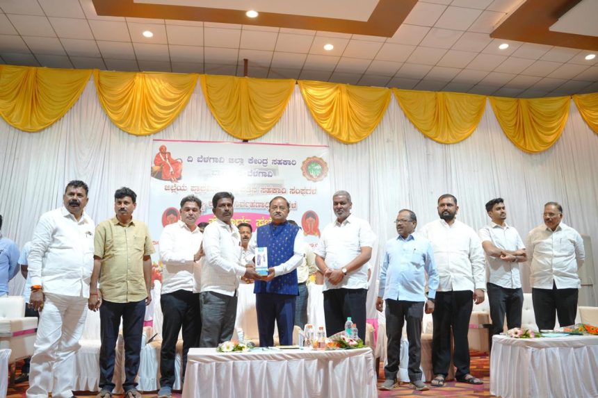 6 ಸಾವಿರ ಕೋಟಿ ರೂಪಾಯಿಯಿಂದ 10 ಸಾವಿರ ಕೋಟಿಗೆ ಏರಿಕೆ: ಡಿಸಿಸಿ ಬ್ಯಾಂಕ್ ಅಧ್ಯಕ್ಷ ಜೊಲ್ಲೆ ಸಂಕಲ್ಪ 6 ಸಾವಿರ ಕೋಟಿ ರೂಪಾಯಿಯಿಂದ 10 ಸಾವಿರ ಕೋಟಿಗೆ ಏರಿಕೆ: ಡಿಸಿಸಿ ಬ್ಯಾಂಕ್ ಅಧ್ಯಕ್ಷ ಜೊಲ್ಲೆ ಸಂಕಲ್ಪ