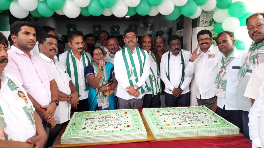 ತಾಲೂಕು ಜೆಡಿಎಸ್ ಇಂದ ಹೆಚ್.ಡಿ.ಕುಮಾರಸ್ವಾಮಿ ಜನ್ಮದಿನ ಆಚರಣೆ ತಾಲೂಕು ಜೆಡಿಎಸ್ ಇಂದ ಹೆಚ್.ಡಿ.ಕುಮಾರಸ್ವಾಮಿ ಜನ್ಮದಿನ ಆಚರಣೆ