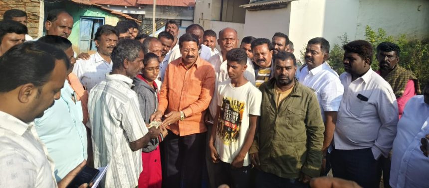 50 ಲಕ್ಷ ರೂ ಪರಿಹಾರ, ಉದ್ಯೋಗ ನೀಡುವಂತೆ ಸರ್ಕಾರಕ್ಕೆ ಮಸಾಲಾ ಜಯರಾಮ್ ಆಗ್ರಹ