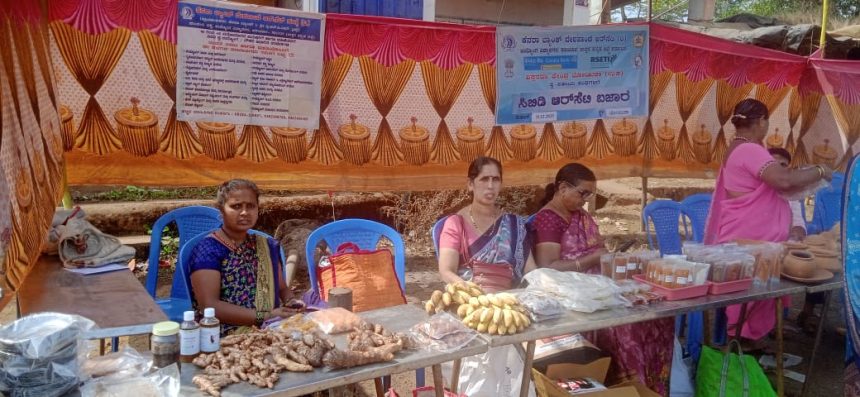 ಸ್ವಸಹಾಯ ಸಂಘದ ಸದಸ್ಯರಿಂದ ಉತ್ಪನ್ನಗಳ ಮಾರಾಟ