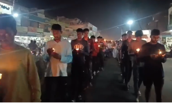 ಅಂಬೇಡ್ಕರ್ ರವರ ಪರಿನಿರ್ವಾಹನದಿನದ ಹಿನ್ನಲೆ ಮೇಣದ ಬತ್ತಿ ಹಿಡಿದು ಮೌನ ಮೆರವಣಿಗೆ ಅಂಬೇಡ್ಕರ್ ರವರ ಪರಿನಿರ್ವಾಹನದಿನದ ಹಿನ್ನಲೆ ಮೇಣದ ಬತ್ತಿ ಹಿಡಿದು ಮೌನ ಮೆರವಣಿಗೆ