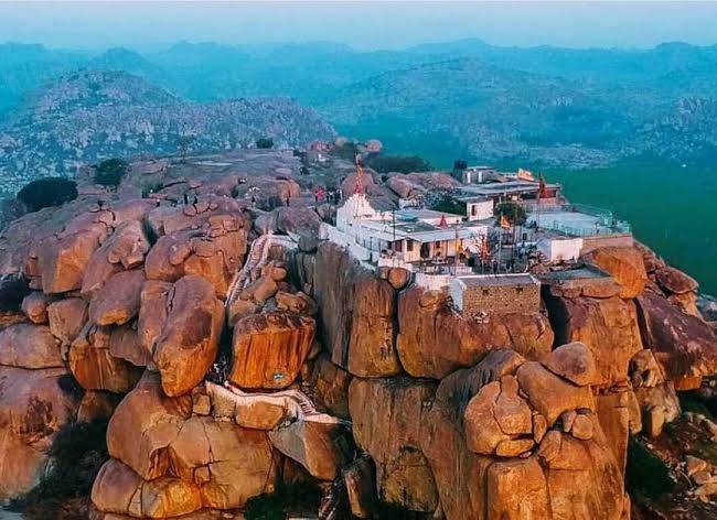 ಅಂಜನಾದ್ರಿ ಬೆಟ್ಟದ ಗರ್ಭಗುಡಿಯಲ್ಲೇ ಇಬ್ಬರು ಸ್ವಾಮೀಜಿಗಳ ಹೊಡೆದಾಟ