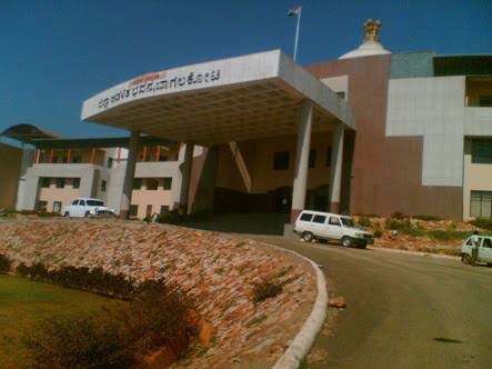 ಬಾಗಲಕೋಟೆ ಜಿಲ್ಲಾಧಿಕಾರಿ ಕಚೇರಿಗೆ ಬಾಂಬ್ ಬೆದರಿಕೆ ಬಾಗಲಕೋಟೆ ಜಿಲ್ಲಾಧಿಕಾರಿ ಕಚೇರಿಗೆ ಬಾಂಬ್ ಬೆದರಿಕೆ