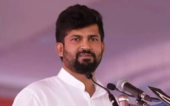 ನನ್ನ ವಿರುದ್ಧ 17 ಕೇಸ್ ಇದೆ, ಇನ್ನೂ ಹಾಕೋಕೆ ಹೇಳಿ ಆದ್ರೆ ದಾರಿ ತಪ್ಪಿಸಬೇಡಿ : ಪ್ರತಾಪ್ ಸಿಂಹ ನನ್ನ ವಿರುದ್ಧ 17 ಕೇಸ್ ಇದೆ, ಇನ್ನೂ ಹಾಕೋಕೆ ಹೇಳಿ ಆದ್ರೆ ದಾರಿ ತಪ್ಪಿಸಬೇಡಿ : ಪ್ರತಾಪ್ ಸಿಂಹ