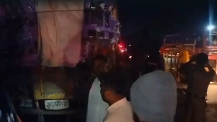 ಪ್ರಿವೆಡ್ಡಿಂಗ್ ಶೂಟ್ ಮುಗಿಸಿ ಬರುವಾಗ ಲಾರಿ ಡಿಕ್ಕಿ : ಬಾವಿ ದಂಪತಿ ದಾರುಣ ಸಾವು ಪ್ರಿವೆಡ್ಡಿಂಗ್ ಶೂಟ್ ಮುಗಿಸಿ ಬರುವಾಗ ಲಾರಿ ಡಿಕ್ಕಿ : ಬಾವಿ ದಂಪತಿ ದಾರುಣ ಸಾವು