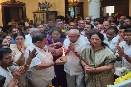 ಶಾಮನೂರು ಶಿವಶಂಕರಪ್ಪ ಪಾರ್ಥಿವ ಶರೀರದ ದರ್ಶನ ಪಡೆದ ಯಡಿಯೂರಪ್ಪ 