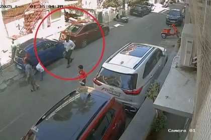 ಆಟವಾಡುತ್ತಿದ್ದ ಮಗುವಿಗೆ ಫುಟ್ಬಾಲ್ ನಂತೆ ಒದ್ದ ಜಿಮ್ ತರಬೇತಿದಾರ