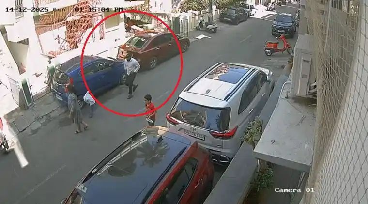 ಆಟವಾಡುತ್ತಿದ್ದ ಮಗುವಿಗೆ ಫುಟ್ಬಾಲ್ ನಂತೆ ಒದ್ದ ಜಿಮ್ ತರಬೇತಿದಾರ