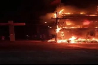 ವಿಜಯಪುರದಲ್ಲಿ  ಧಗಧಗನೆ ಹೊತ್ತಿ ಉರಿದ ಹೋಟೆಲ್