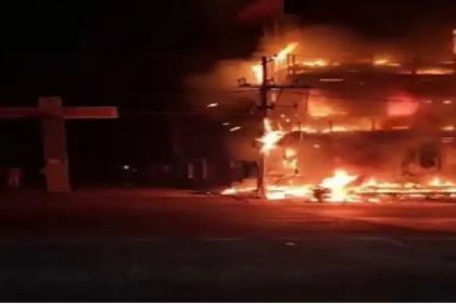 ವಿಜಯಪುರದಲ್ಲಿ  ಧಗಧಗನೆ ಹೊತ್ತಿ ಉರಿದ ಹೋಟೆಲ್